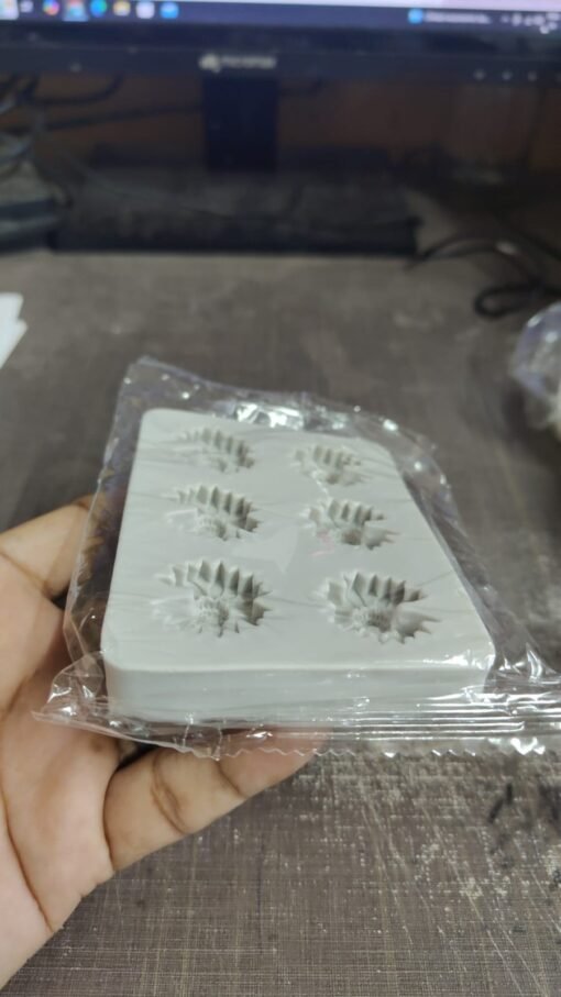 Vedini 6 Cavity Assorted Daisy Silicone Mold CMF-123 - Image 3