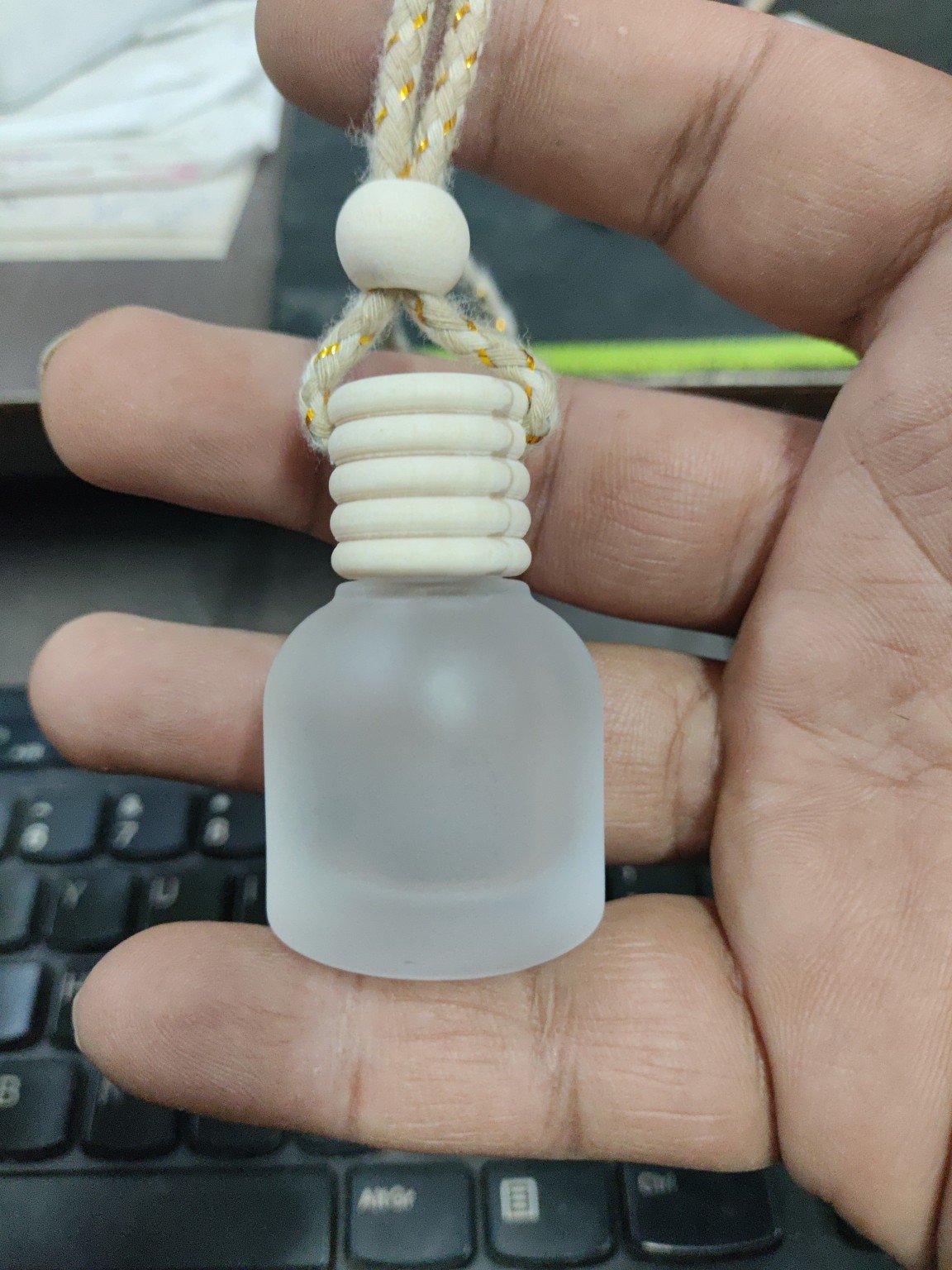 10ml Frosted Hanging Car Perfume Bottle with Wooden Diffuser Cap and Cotton Rope for Car Air Freshener